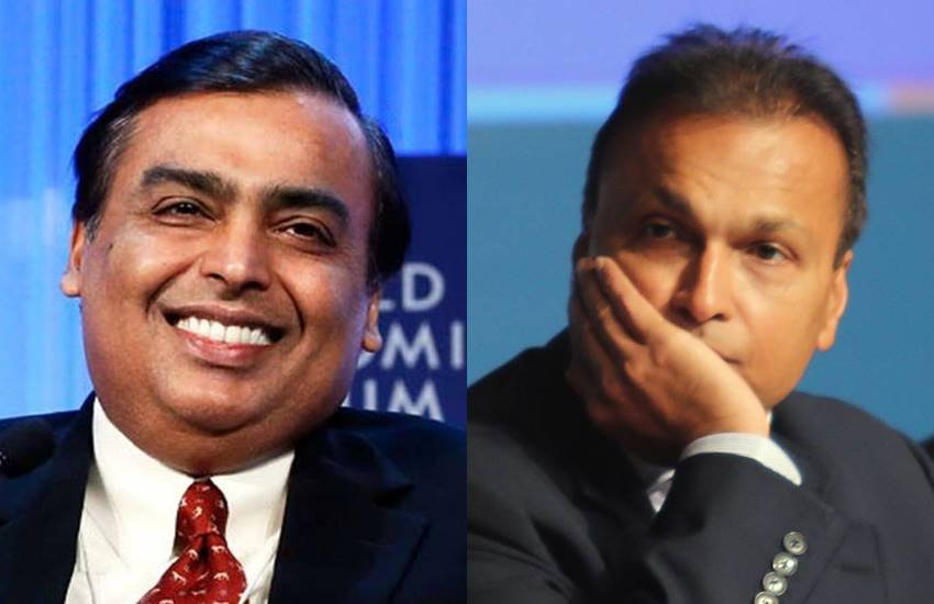 मुकेश अंबानी और अनिल अंबानी की फाइल फोटो। (Image Source: Facebook/CORPORATE WORLD and Express Archive)