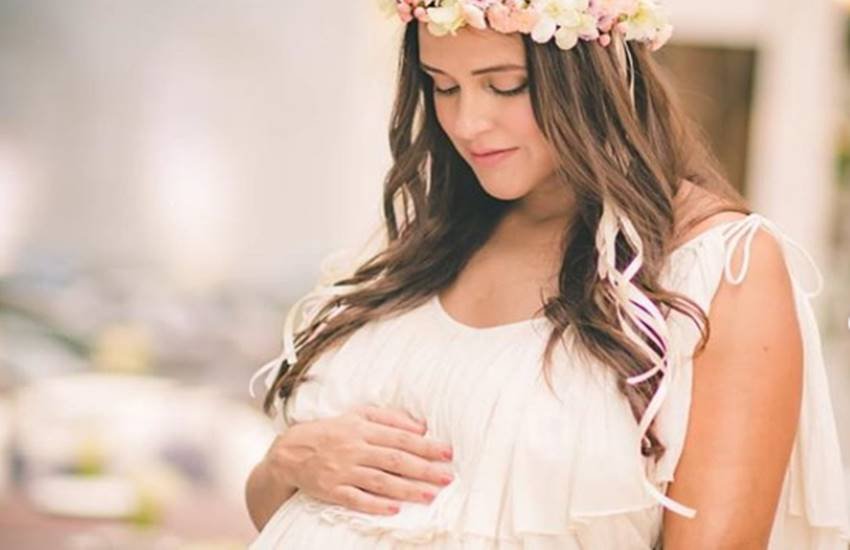 नेहा धूपिया प्रेग्नेंट हैं लेकिन फिर भी वह अपनी कामर्शियल कमिटमेंट पूरी करने में लगी हुई हैं। इस बीच वह खुद की और अपने होने वाले बच्चे की सेहत का भरपूर ख्याल रख रही हैं।