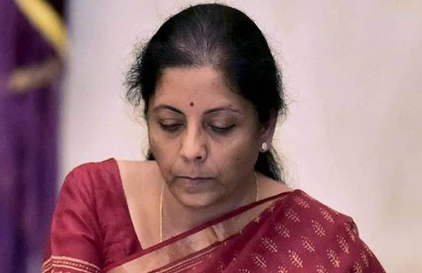 हाल में, रक्षामंत्री ने कहा, ‘मैं जांच का आदेश क्यों दूं?’ मेरा मानना है कि उन्हें संदेह का लाभ देते हुए छोड़ दिया जाए, हम लोग सीधे और निर्दोष लोगों के पीछे न पड़ें। बेहतर यही होगा कि वे कारण बताए जाएं, जिनकी वजह से जांच होनी चाहिए।