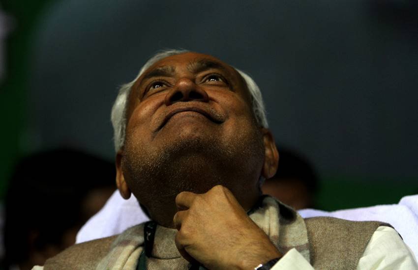 बिहार के मुख्यमंत्री नीतीश कुमार के द्वारा लागू शराबबंदी शराब माफियाओं और कुछ पुलिसवालों की मिलीभगत से सफल होती नहीं दिख रही है। (एक्सप्रेस फाइल फोटो)