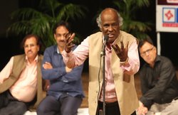 MP: राहत इंदौरी के पास मिले एक लाख रुपए, पुलिस ने रोका-हुई नोंकझोंक