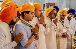 गुरुद्वारे की दानपेटी में डालने के लिए राहुल गांधी ने निकाले 500 रुपये, सिंधिया के कहने पर वापस रख लिया नोट