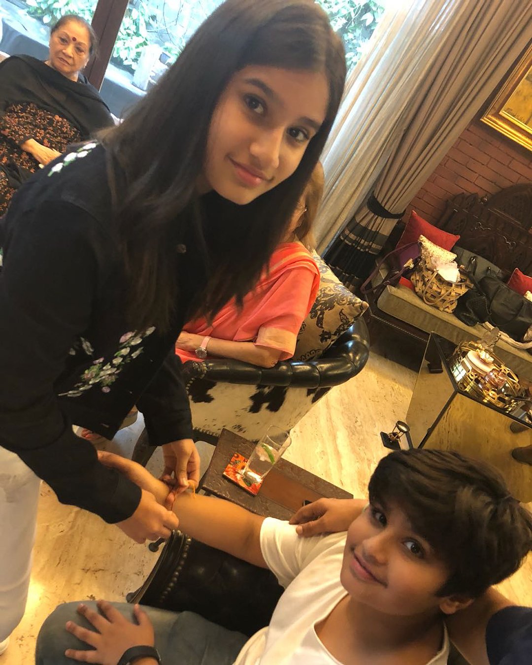 Raveena tandon, raveena tandon birthday special, akshay kumar, raveena akshay love story, raveena akshay affair, mohra, patthar ke phool, anil thadani, रवीना टंडन, रवीना टंडन बर्थडे, अक्षय कुमार, रवीना अक्षय लव स्टोरी, मोहरा, पत्थर के फूल, अनिल थडानी, Bollywood Photos, Latest Bollywood Photographs, Bollywood Images, Latest Bollywood photos