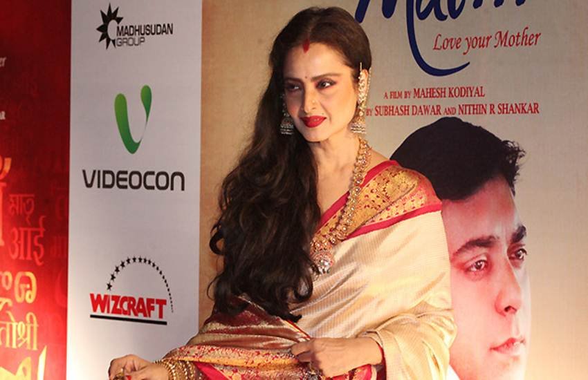 सदाबहार रेखा को जीवन में कई उतार-चढ़ाव देखने को मिले।
सोर्स : इंडियन एक्सप्रेस