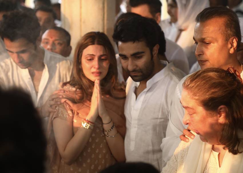 रिद्धिमा अपनी दादी कृष्णा के बेहद करीब रहीं। वह हमेशा ही कृष्णा राज कपूर के साथ सोशल अकाउंट पर तस्वीरें शेयर करती रहती हैं।