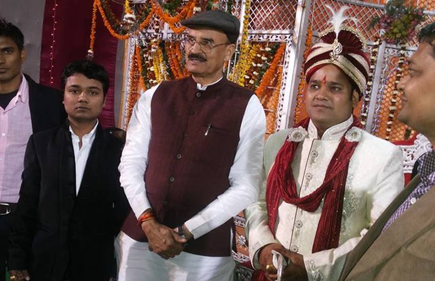 शिवराज सरकार में स्वास्थ्य मंत्री और मुरैना से विधायक रुस्तम सिंह (बीच में) की विवादित टिप्पणी को लेकर उनके खिलाक मामला दर्ज कराया गया है। (File Photo, Source: Facebook/‎Vikas Sharma)