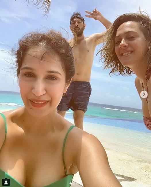 zaheer khan marriage, zaheer khan- sagarika ghatge, sagarika ghatge romatic pis, yuvraj singh, ashish nehra, jansatta gallery, team india players holidays, indian cricketers wifes