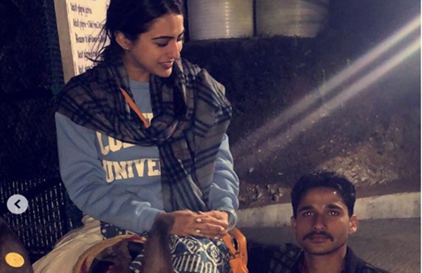 अपने गाइड के साथ सारा
सोर्स : इंस्टाग्राम