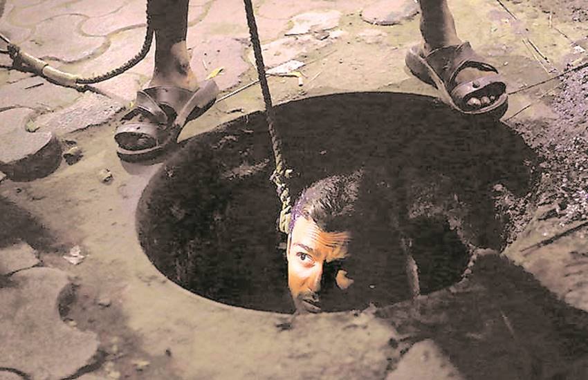 अच्छा होगा कि जल बोर्ड कुछ रकम लेकर निजी क्षेत्रों को महंगी मशीन उपलब्ध कराए, जिससे मजदूरों की जान बच सके। अच्छा होगा कि जल बोर्ड कुछ रकम लेकर निजी क्षेत्रों को महंगी मशीन उपलब्ध कराए, जिससे मजदूरों की जान बच सके।