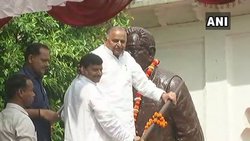 मुलायम सिंह के साथ दिखे शिवपाल, कहा- बीजेपी से नहीं मिलाएंगे हाथ