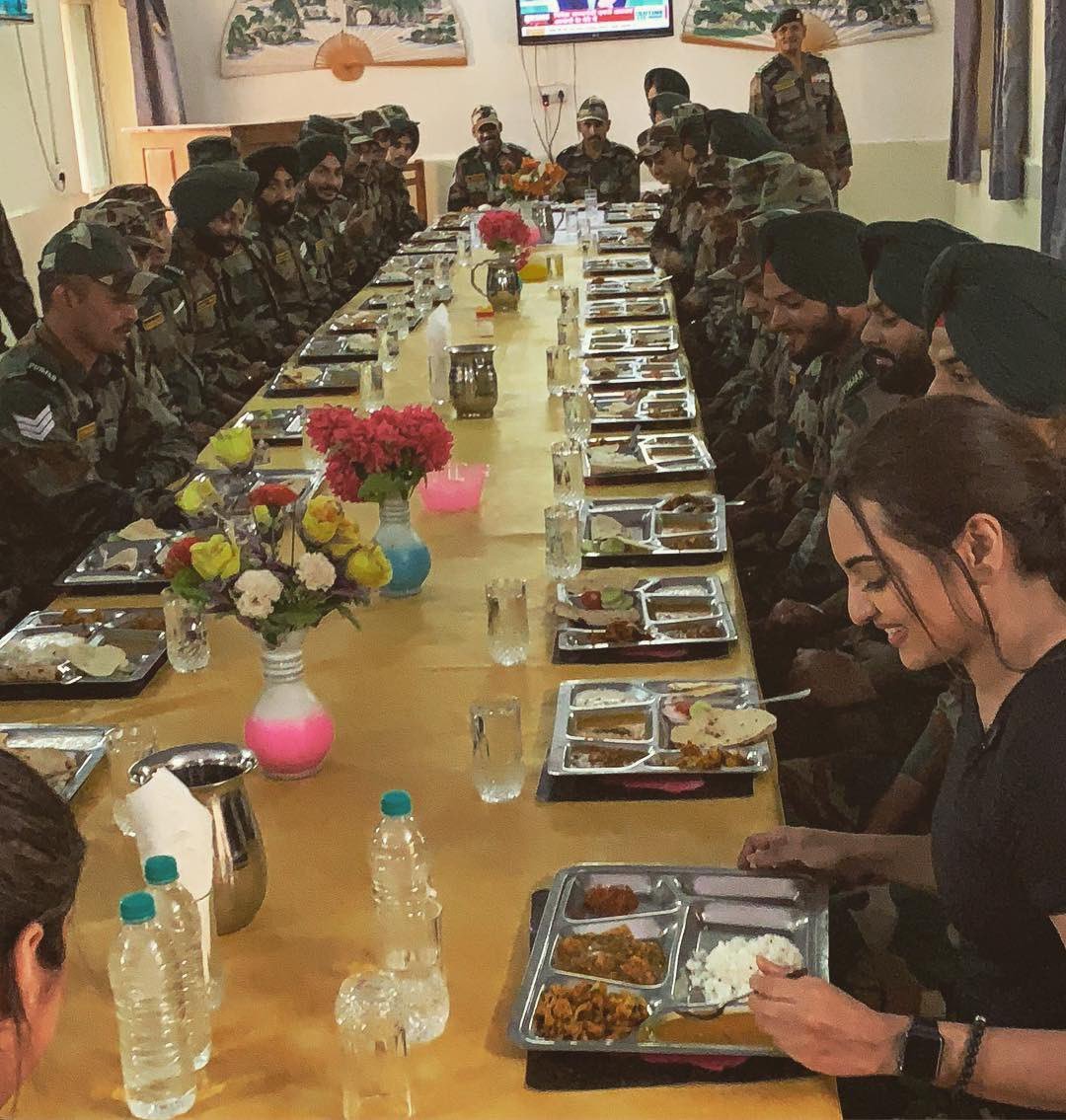 Sonakshi volleying some with the soldiers, Sonakshi sinha, Sonakshi sinha with indian army, Sonakshi with indian solider, Sonakshi sinha latest pics, Sonakshi sinha movies