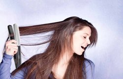 बालों को स्ट्रेट करवाना पड़ सकता है आपके लिए मंहगा