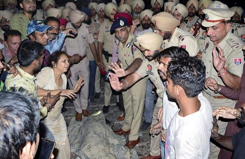 अमृतसर ट्रेन हादसा 
फोटो - पीटीआई 