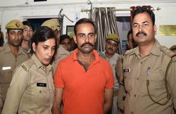 विवेक तिवारी हत्याकांड: 300 पुलिसवालों ने की सीक्रेट मीटिंग, एक पुलिसवाला सस्पेंड
