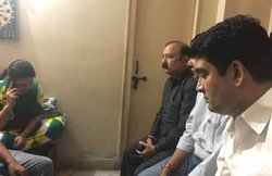 विवेक हत्‍याकांड: कल्‍पना तिवारी से मिले कांग्रेस नेता, कैमरे के सामने फोन पर कराई सोनिया गांधी से बात