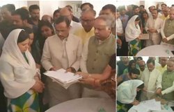 विवेक तिवारी हत्‍याकांड: कल्‍पना तिवारी ने डिप्‍टी सीएम से लिया नियुक्ति पत्र, बोलीं- सही चल रही जांच