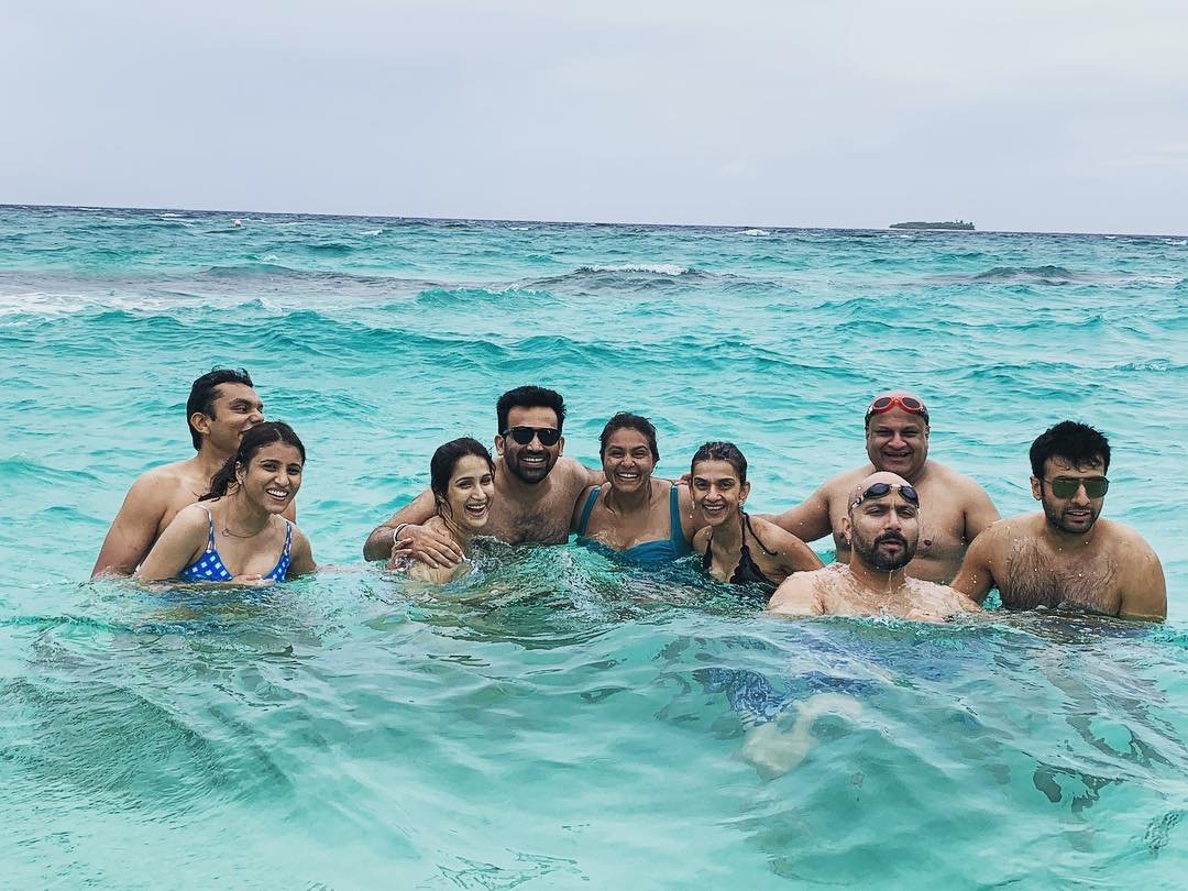 zaheer khan marriage, zaheer khan- sagarika ghatge, sagarika ghatge romatic pis, yuvraj singh, ashish nehra, jansatta gallery, team india players holidays, indian cricketers wifes