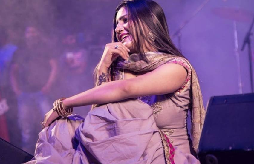 बिग बॉस फेम और हरियाणा की मशहूर सिंगर-डांसर सपना चौधरी