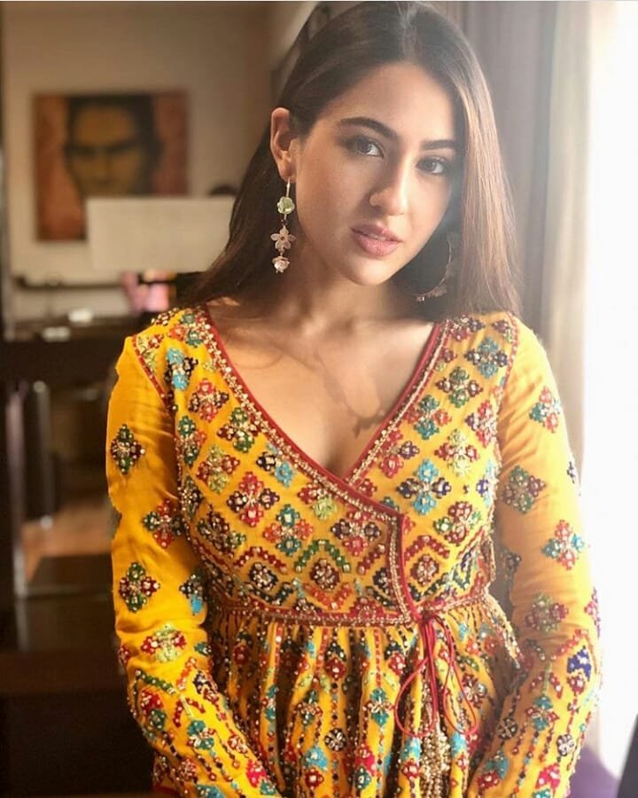 Sara Ali Khan, Kareena Kapoor, Kareena Kapoor Khan, raw Mango suit, Kareena, Raw Mango,kareena kapoor khan, kareena kapoor khan latest photos, kareena kapoor khan fashion, sara ali khan, sara ali khan latest photos, sara ali khan fashion, kareena kapoor sara ali khan, indian express, indian express news