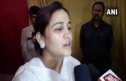 छोटी बहू ने फिर रखी मुलायम परिवार से अलग राय, शिवपाल की पार्टी से लड़ सकती हैं चुनाव