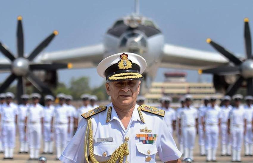 नौसेना प्रमुख एडमिरल सुनील लांबा की फाइल फोटो। (Image Source: Facebook/Fans Of Indian Navy)