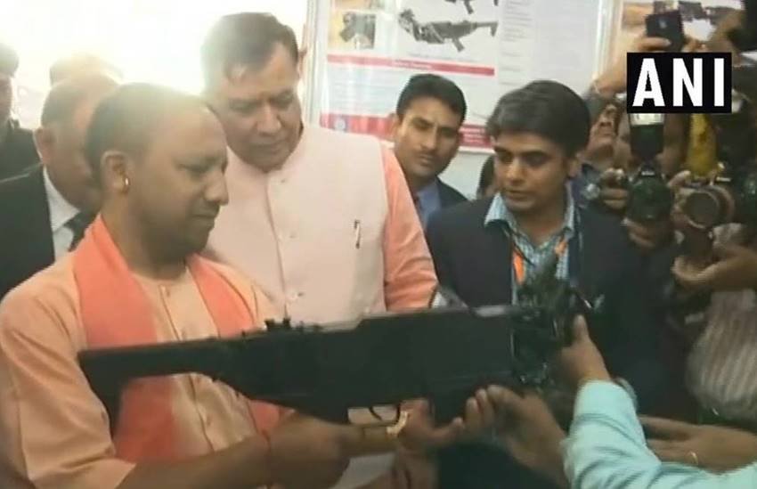 CM yogi aditya nath, yogi aditya nath, yogi aditya nath in kanpur, Defence Expo 2018, yogi aditya nath Defence Expo 2018, AK 47 in CM hand, AK 47 in Yogi hands