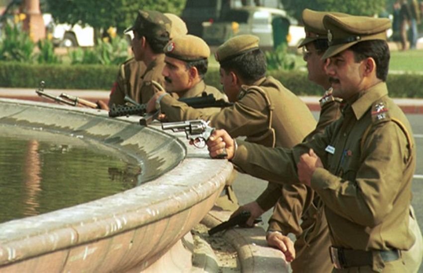 Terroists in New Delhi, Delhi on High Alert, Delhi Police, Advisory, 2 Terrorists, Poster, Photo, Pakistan, National Capital, Paharganj Area, Hide, Punjab, State News, National News, India News, Hindi News