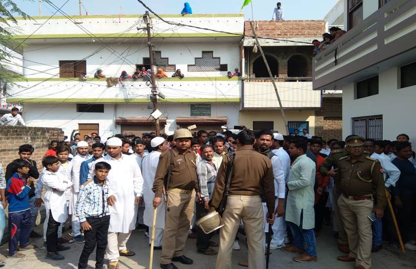  बारावफात के जुलूस निकालने को लेकर दो पक्षों में विवाद