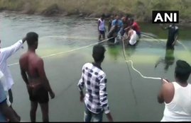 Bus Fall in Canal, 15 Deaths, Road Accident, Bus, Fall, VC Canal, Mandya, Karnataka, State News, Hindi News