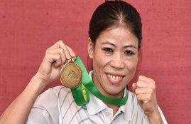 Mary Kom vs Rajyavardhan Rathore, Mary Kom, Chungneijang Mary Kom Hmangte, Indian Boxer, Punch, Boxing, Training, Rajyavardhan Rathore, Union Minister, Rajyavardhan Rathore Mary Kom Boxing Video, Women World Championship Boxing, Boxing News, Sports News, Trending News, Hindi News
