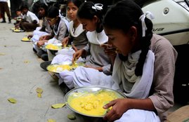 Mid Day Meal Scam in Tamil Nadu, Noon Scheme Scam in Tamil Nadu, 2,400 Crores Scam, Bribe Payment, Politicians and Officials, Income Tax Department, IT Raid, Christy Friedgram Industry, Food Items Supplier, Tamil Nadu Noon Meal Scheme, Payment of Kickbacks, Karnataka, Tamil Nadu, State News, Hindi News