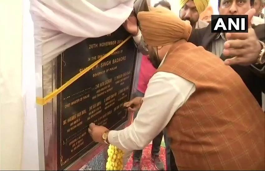 रंधावा ने कहा कि शिलान्यास पत्थर पर प्रकाश बादल और सुखबीर बादल के नाम अंकित होने के विरोध में उन्होंने ऐसा किया। (ANI photo)