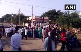 TRS, TRS leader, TRS leader Narayana Reddy, Narayana Reddy, stoned to death, Death, Murder, Body found, Police