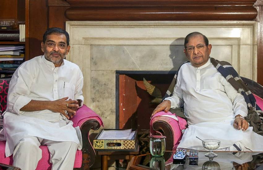 लोकतांत्रिक जनता दल प्रमुख शरद यादव से मिलने पहुंचे उपेंद्र कुशवाहा। (Photo : PTI) लोकतांत्रिक जनता दल प्रमुख शरद यादव से मिलने पहुंचे उपेंद्र कुशवाहा। (Photo : PTI)