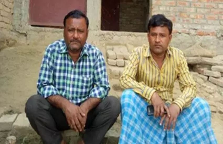 जैनुल अंसारी के बेटे अखलाक और मोहम्‍मद अशरफ। (फोटो सोर्स: इंडियन एक्‍सप्रेस)