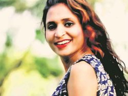 धोखे से अश्लील वीडियो बना करती थी ब्लैकमेल, पुलिस के हत्थे चढ़ी एक्ट्रेस