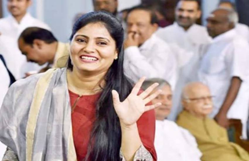 मोदी सरकार में परिवार कल्याण राज्यमंत्री अनुप्रिया पटेल
(फोटो सोर्स : Indian Express)