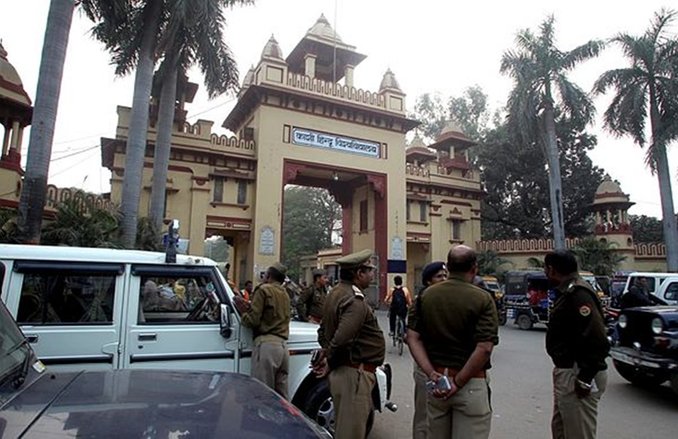 बीएचयू में फिर बवाल, चीफ प्रॉक्टर के थप्पड़ से छात्रा के कान का पर्दा फटा