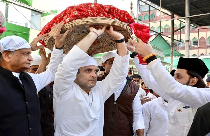 अजमेर शरीफ में राहुल गांधी, अशोक गहलोत और सचिन पायलट अजमेर शरीफ में राहुल गांधी, अशोक गहलोत और सचिन पायलट