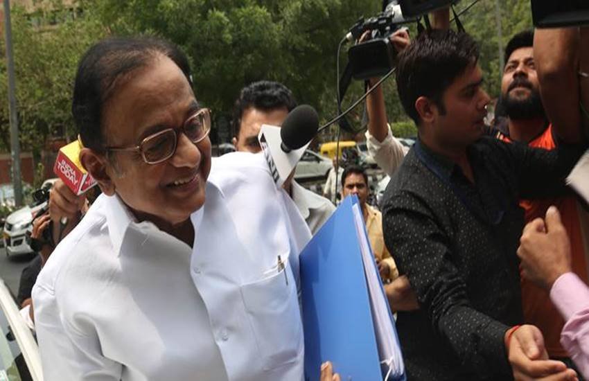 मामला विदेशी संपत्ति और इन तीनों के बैंक खातों से जुड़ा है।
(फोटो सोर्स : Indian Express)