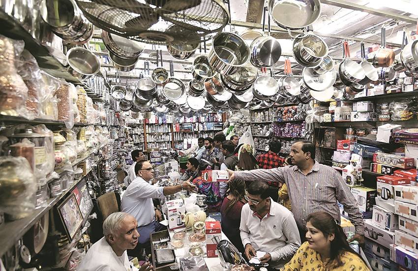 सोमवार को राजधानी दिल्ली में धनतेरस की धूम रही।