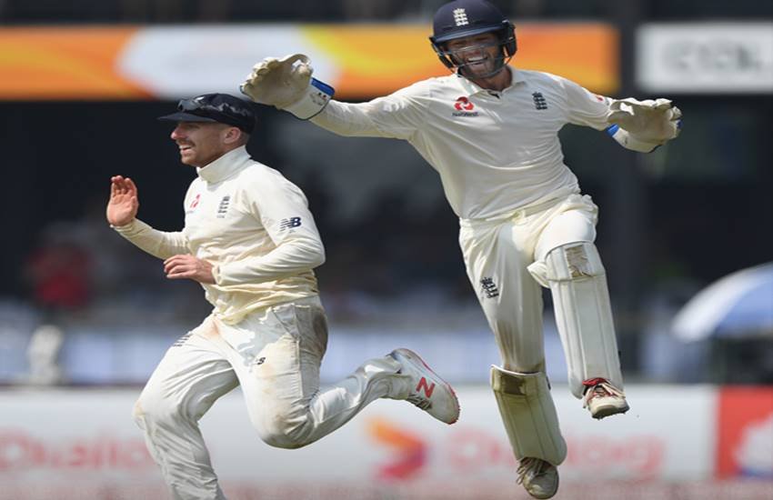 मैच जीतने के बाद जश्न मनाते खिलाड़ी। (फोटो सोर्स- ट्विटर/इंग्लैंड क्रिकेट)