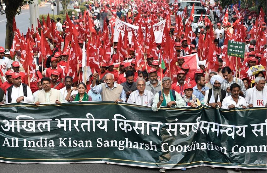 दिल्ली में जुटे देशभर से किसान। (फोटो - पीटीआई) दिल्ली में जुटे देशभर से किसान। (फोटो - पीटीआई)