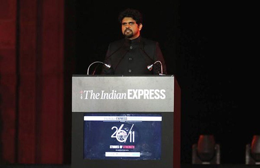 Indian Express Event 26/11: गेट वे ऑफ इंडिया पर आयोजित कार्यक्रम को संबोधित करते हुए अनंत गोयनका (फोटो सोर्स: प्रशांत नाडकर) 