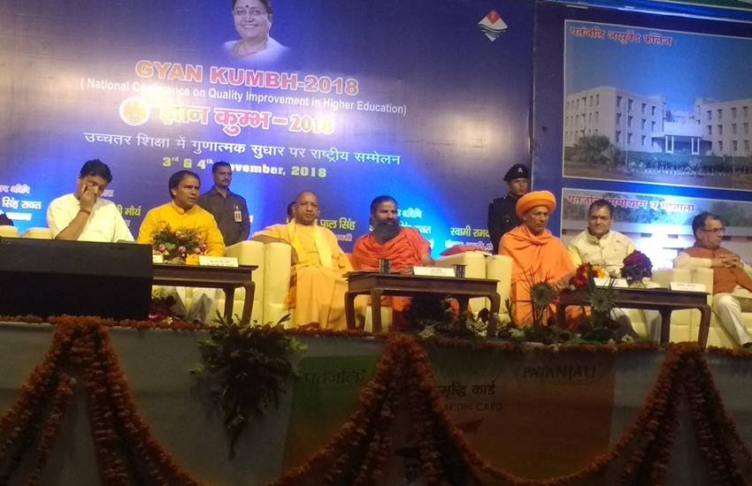 इस मौके पर उत्तर प्रदेश के मुख्यमंत्री योगी आदित्यनाथ ने कहा कि हमें अपने भारतीय ज्ञान पर गर्व होना चाहिए। ज्ञान कुंभ ने हमें अपनी संस्कृति और परंपरा को फिर से स्थापित करने का मौका दिया है। (Image Source: Facebook/Diwan S Rawat) इस मौके पर उत्तर प्रदेश के मुख्यमंत्री योगी आदित्यनाथ ने कहा कि हमें अपने भारतीय ज्ञान पर गर्व होना चाहिए। ज्ञान कुंभ ने हमें अपनी संस्कृति और परंपरा को फिर से स्थापित करने का मौका दिया है। (Image Source: Facebook/Diwan S Rawat)