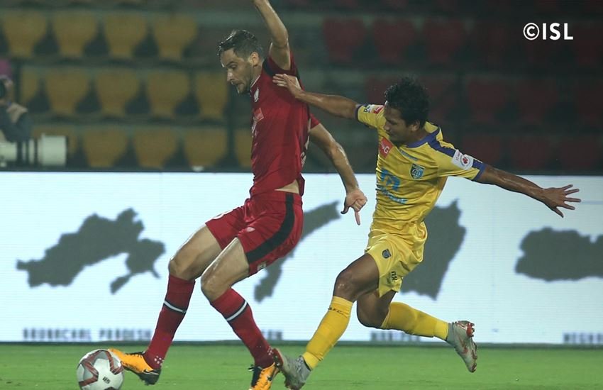 नॉर्थईस्ट युनाइटेड बनाम केरला ब्लास्टर्स एफसी। (Photo Courtesy: ISL)