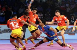 Pro Kabaddi 2018: गुजरात ने मुंबई को 39-35 से दी मात