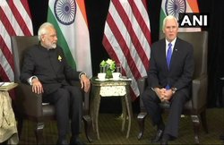 सिंगापुर में अमेरिका के उपराष्ट्रपति माइक पेन्स से मिले पीएम मोदी