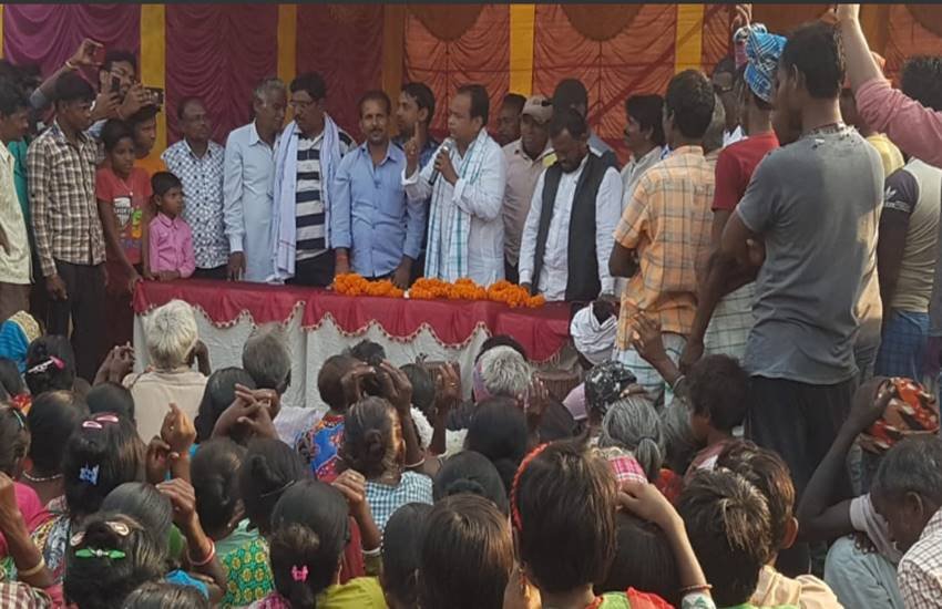 जनता को संबोधित करते कांग्रेस विधायक इरफान अंसारी
(फोटो सोर्स : @IrfanAnsariMLA)