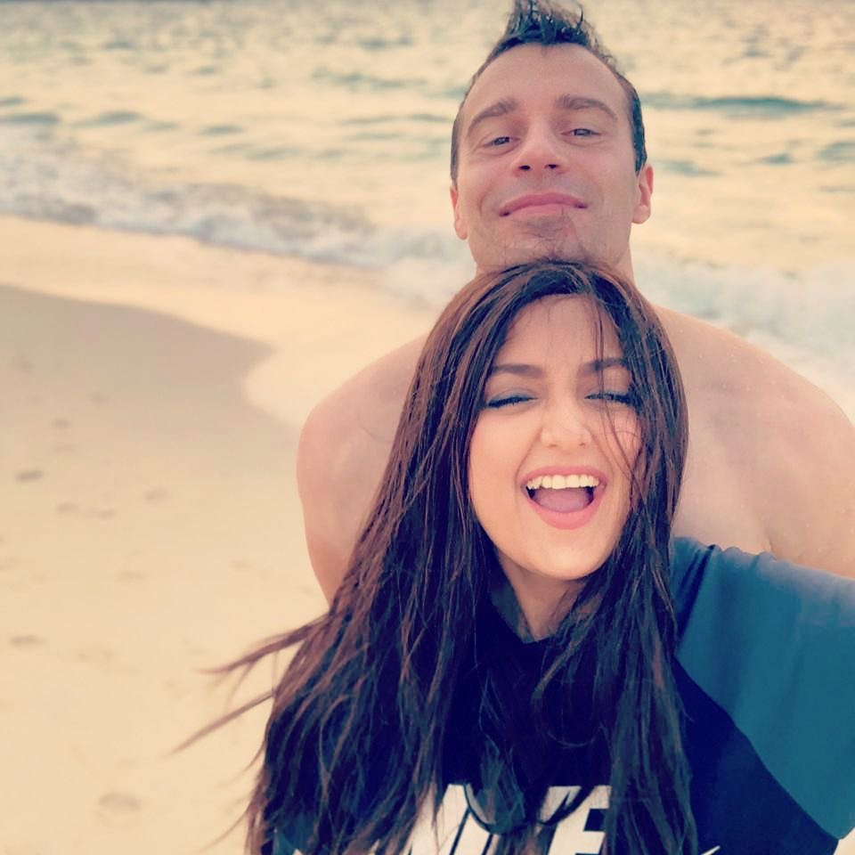 monali thakur, monali thakur boybfriend, monali thakur love, monali thakur partner, monali thakur affaire, monali thakur pics, monali thakur romatic pics, monali thakur ex boyfriend. monali thakur love, monali thakur new boyfriend, monali thakur songs, monali thakur show